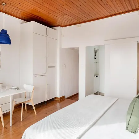 Alfama Views In Historical Apartment