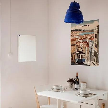 Bright Studio With Open Views | Alfama Apartmán
