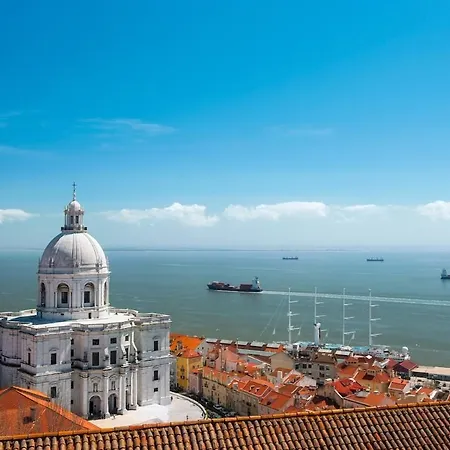 Bright Studio With Open Views | Alfama Apartmán Lisboa