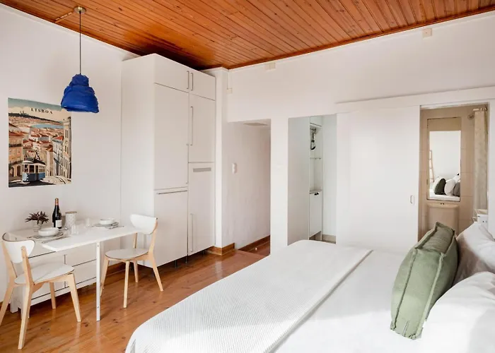 Alfama Views In Historical Appartement